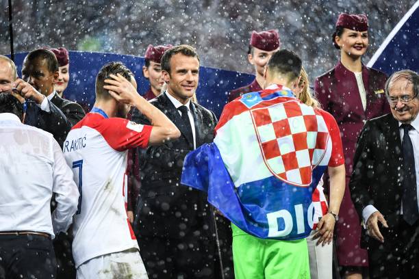 撼动看似强 撼动看似强